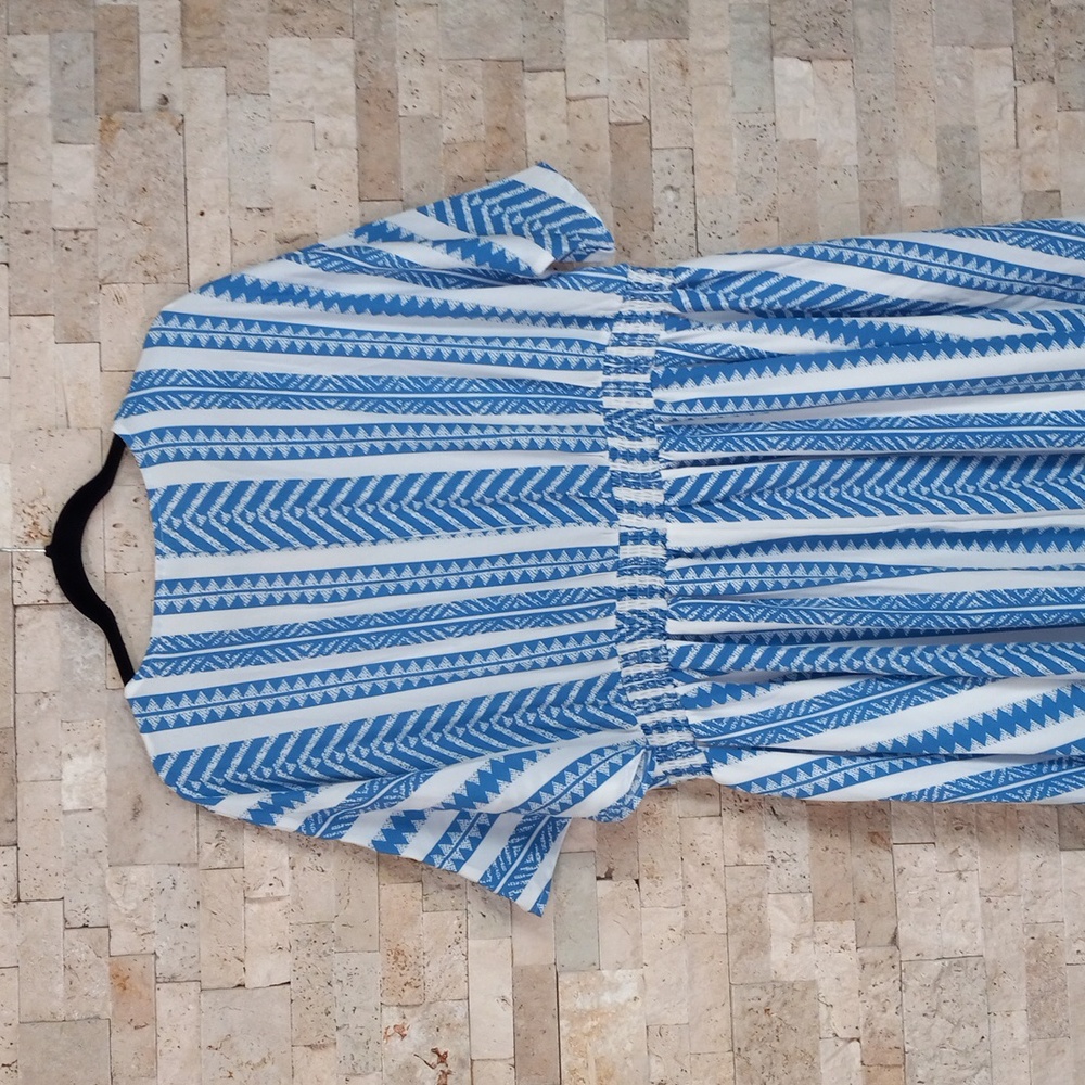 BloomChic Plus Size Solid Geometric Dolman Sleeve Side Pockets  Split Hem - Picture 5 of 13